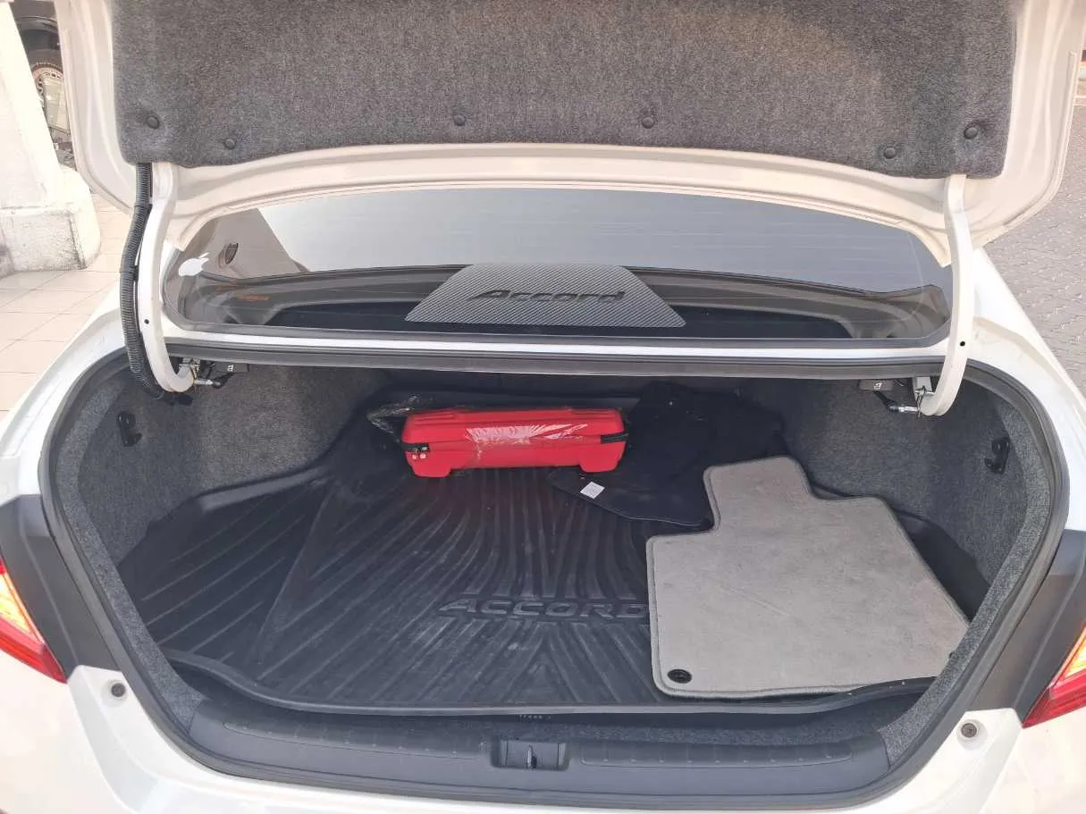 Car image 20
