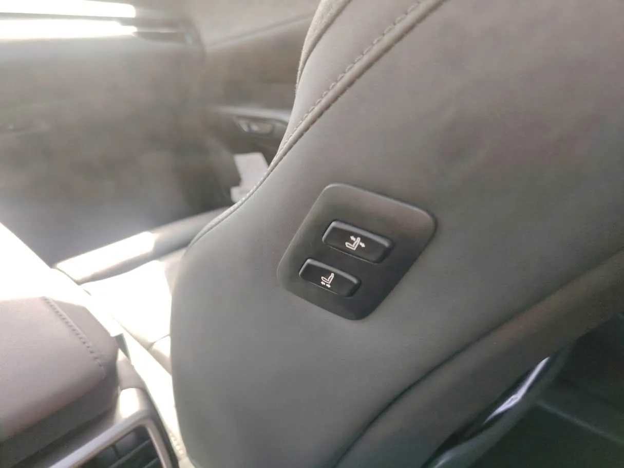 Car image 35
