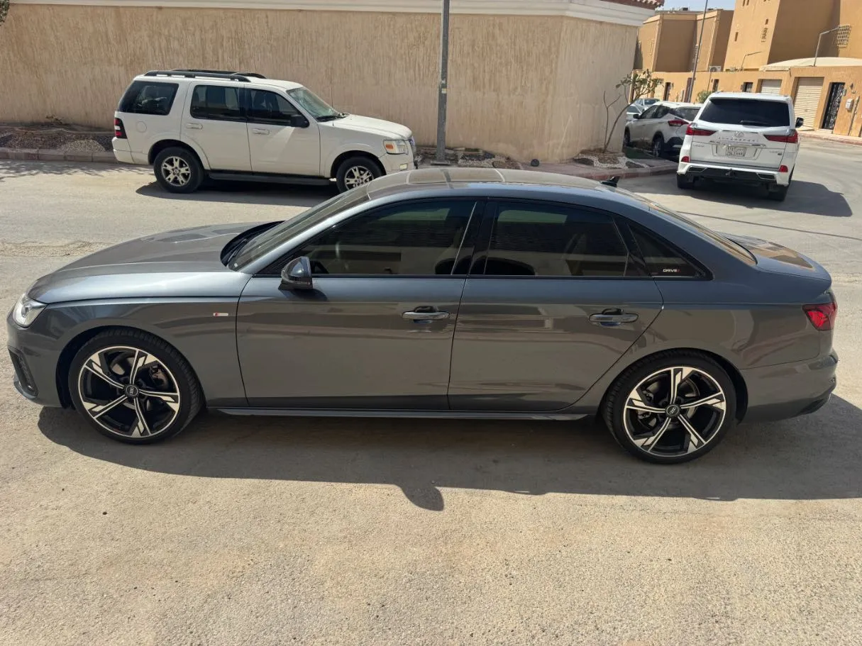 Car image 8