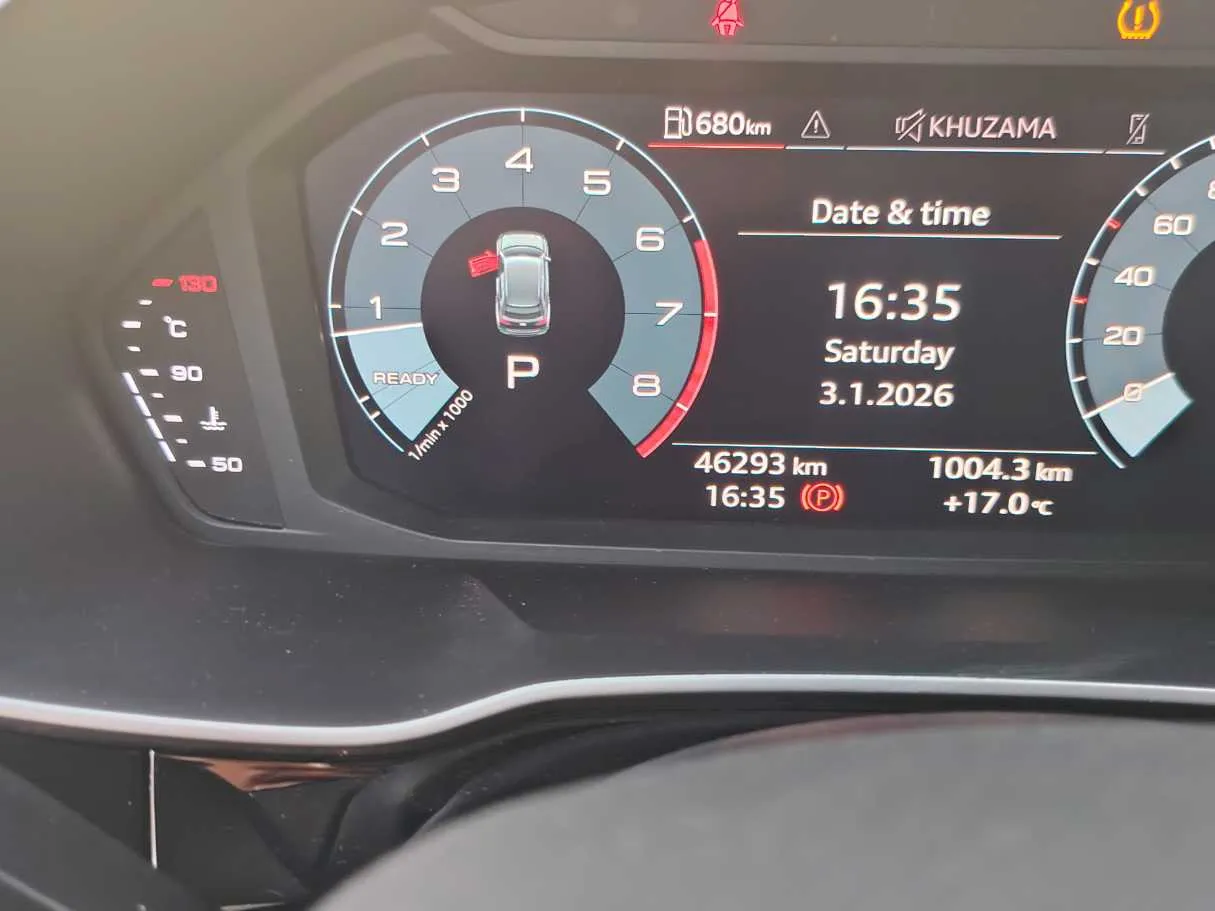 Car image 24