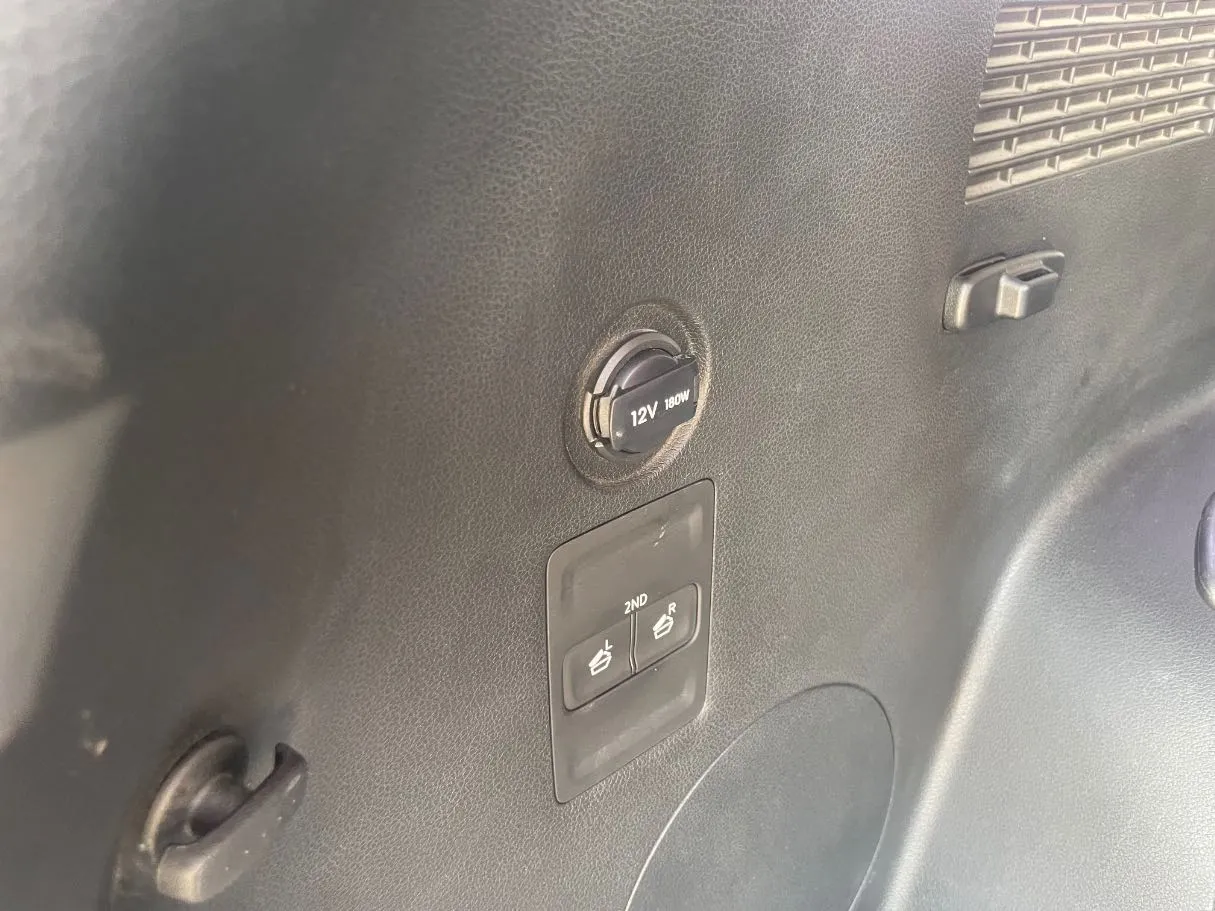 Car image 23