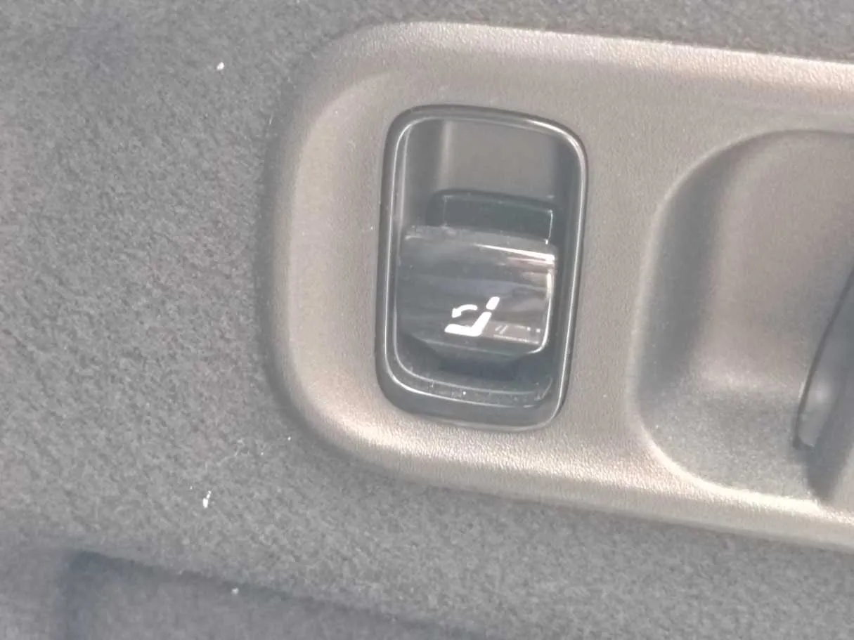 Car image 33