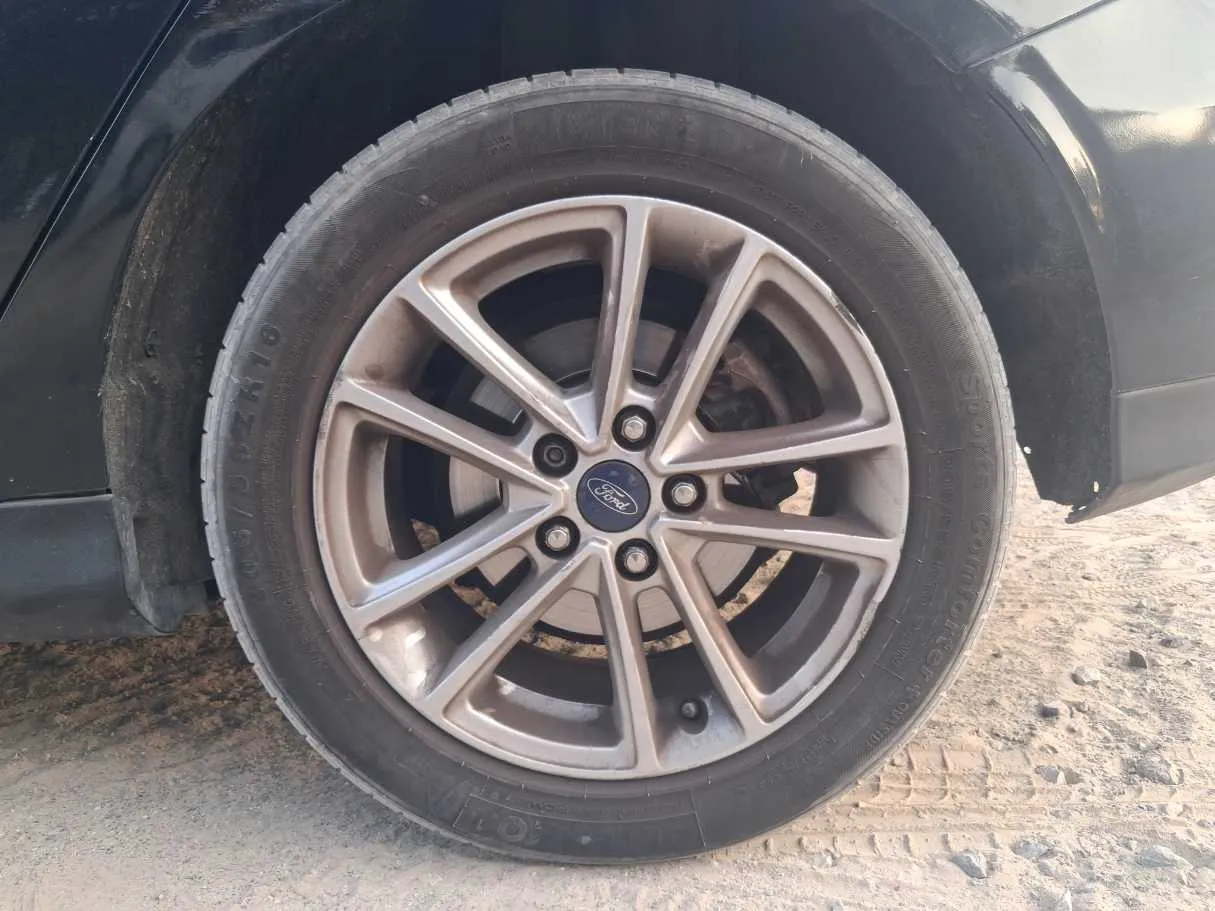 Car image 9