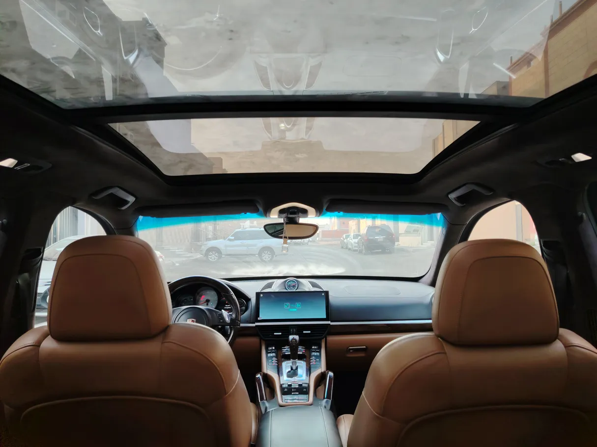 Car image 18