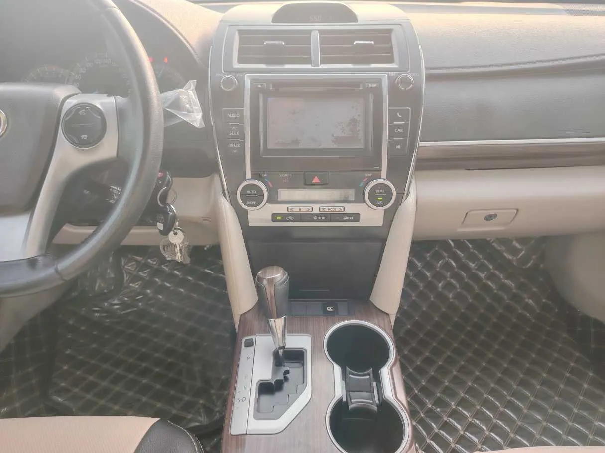 Car image 18