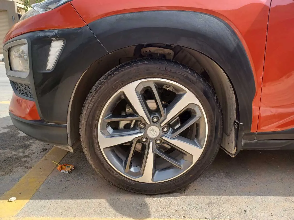 Car image 9