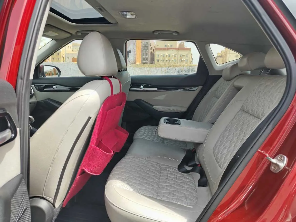 Car image 18