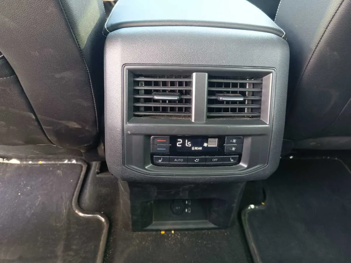 Car image 34