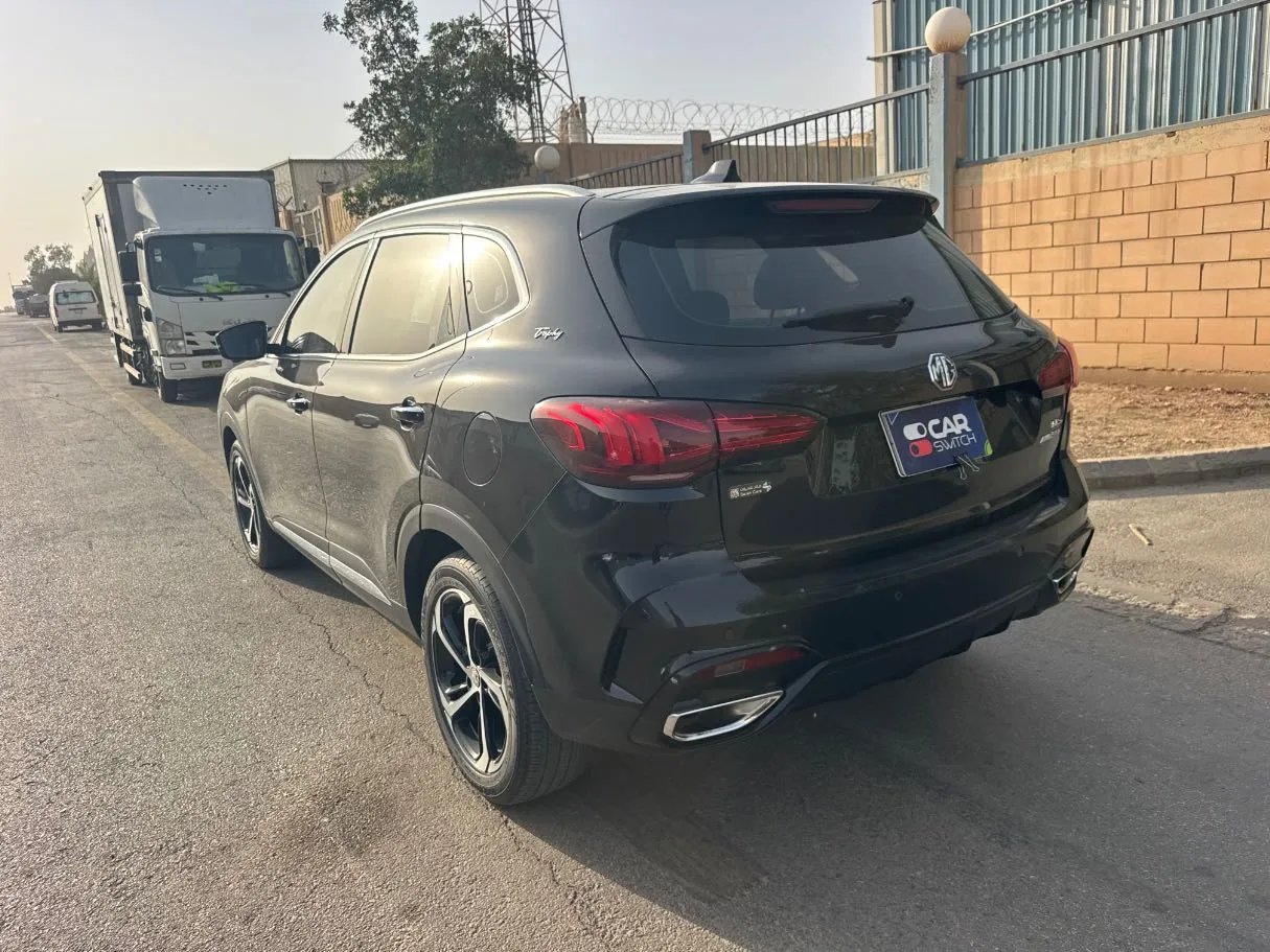 Car image 7