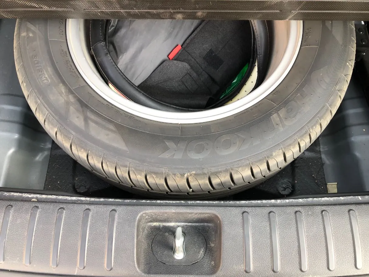 Car image 23