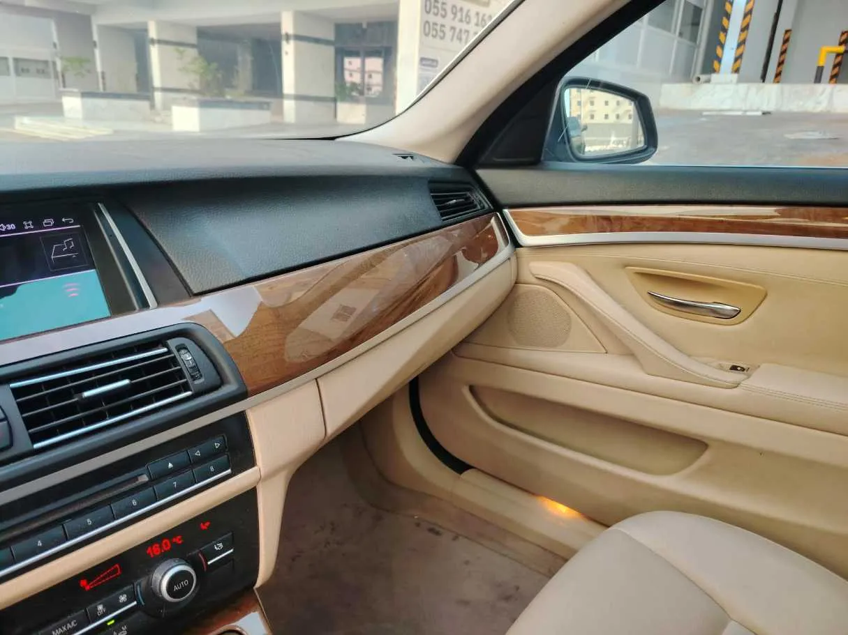 Car image 32