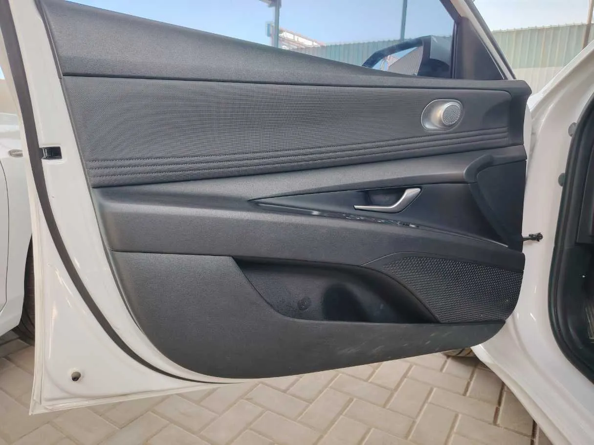 Car image 10