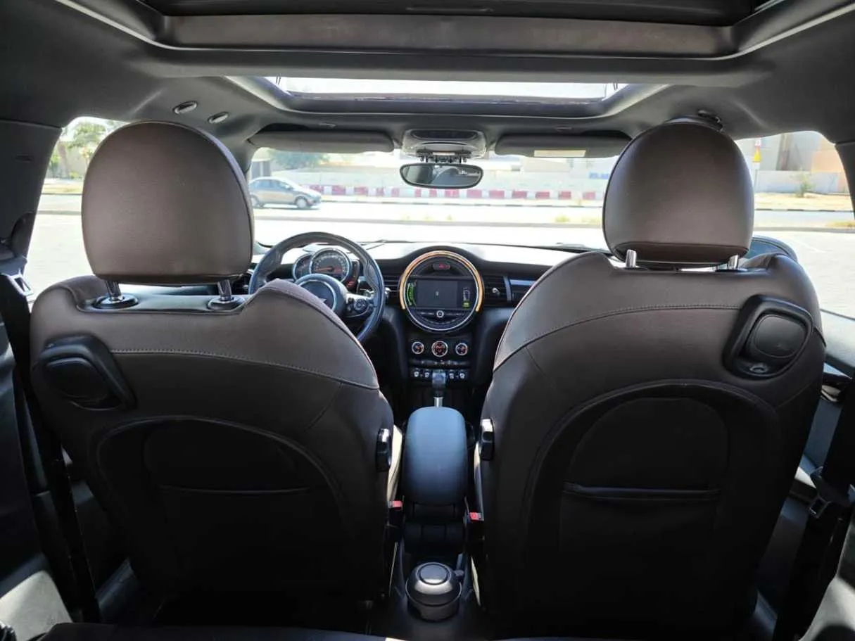 Car image 13