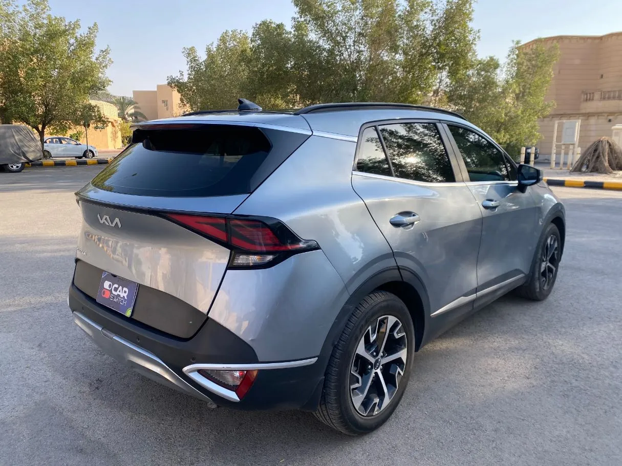 Car image 5
