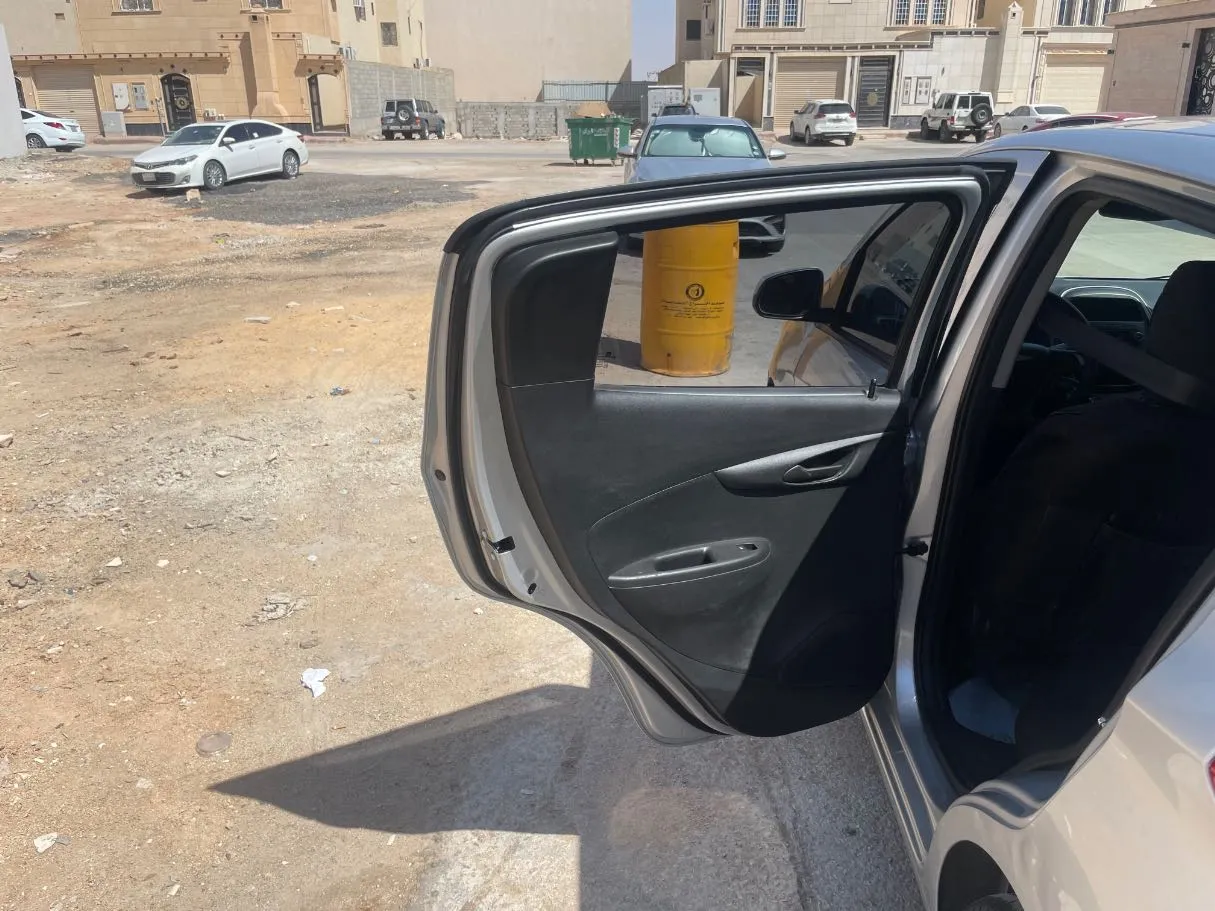 Car image 13