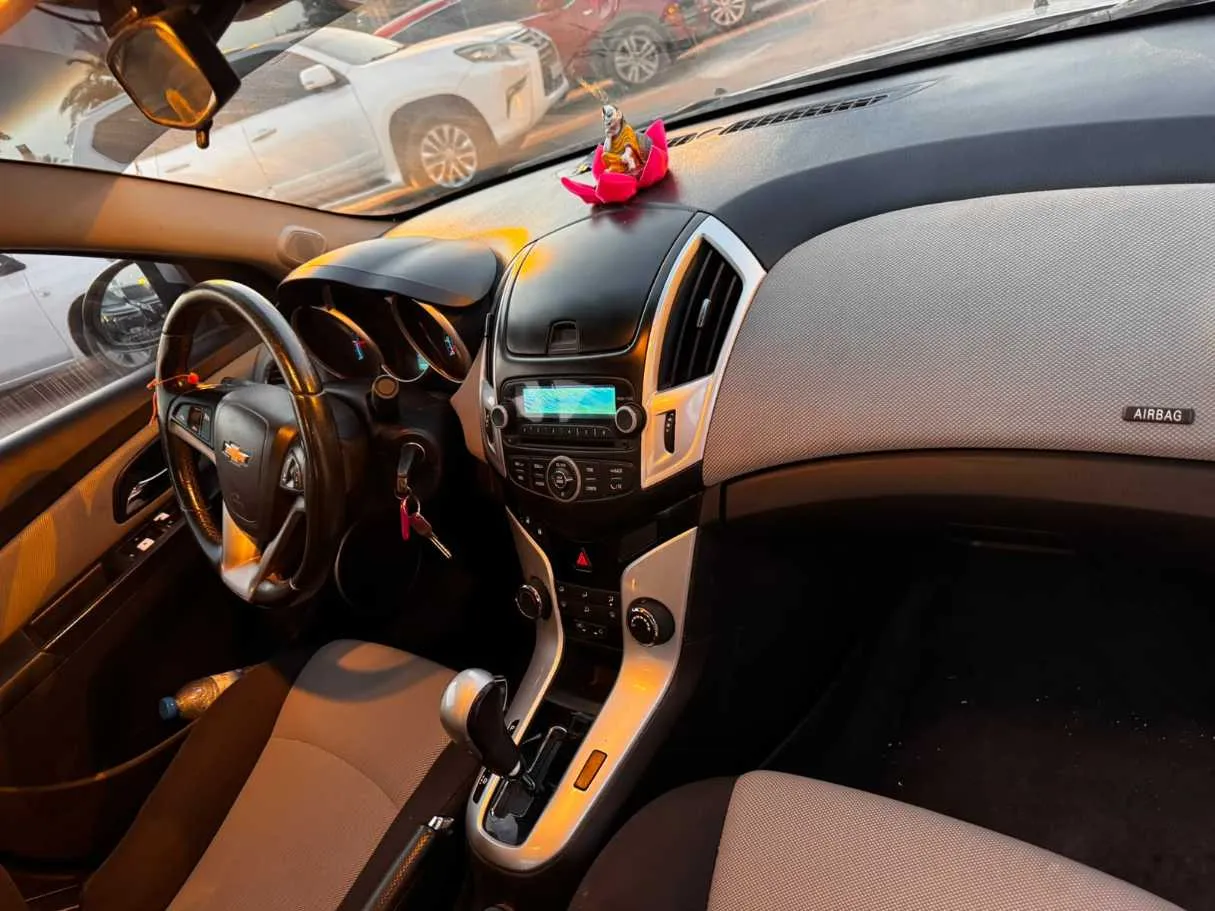 Car image 15