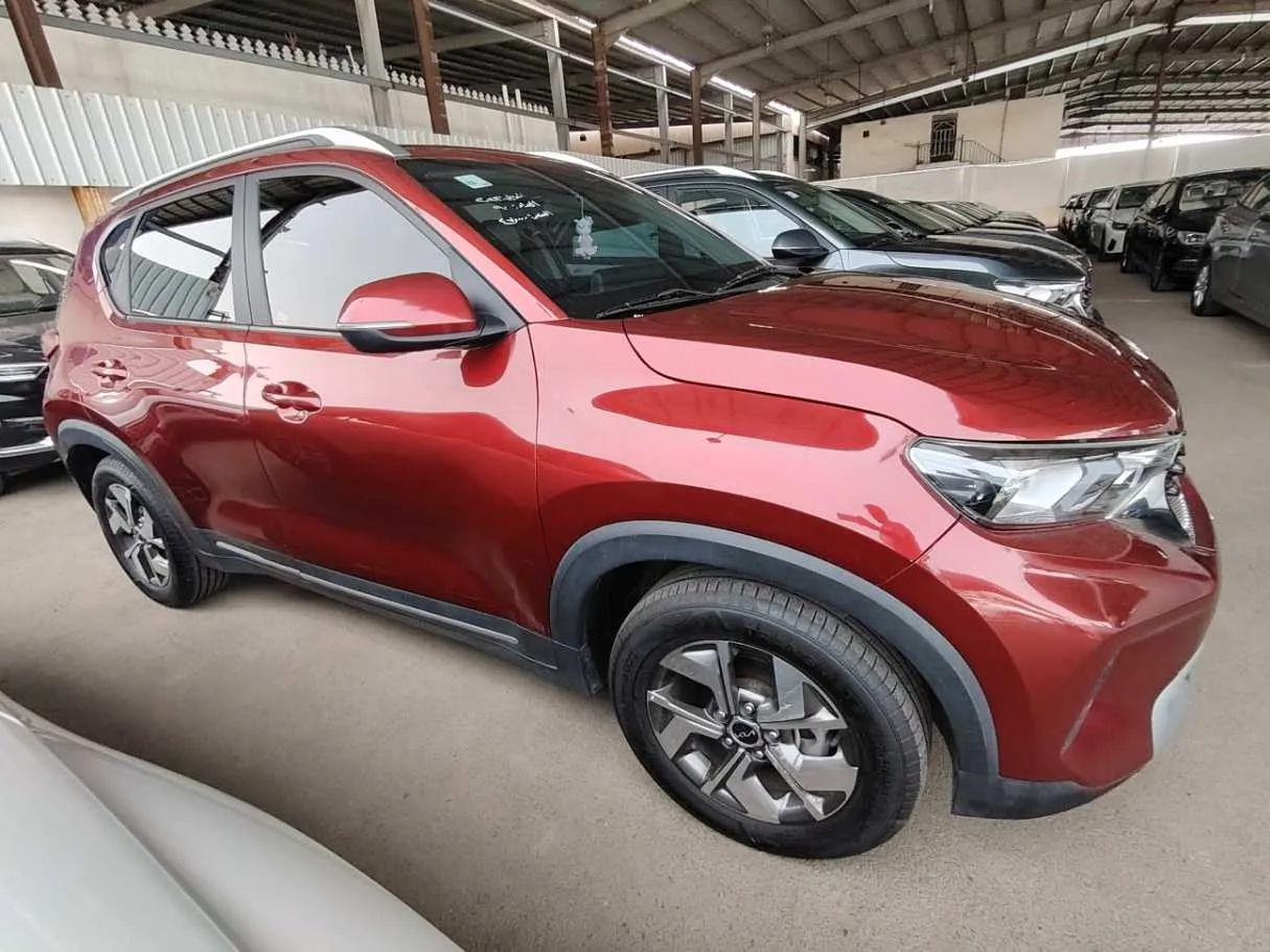 Car image 4