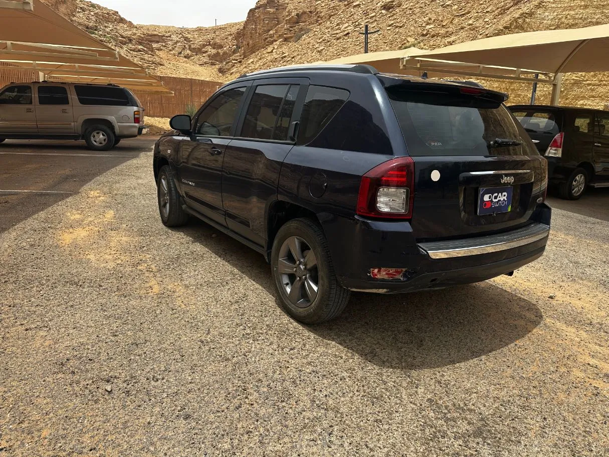 Car image 7