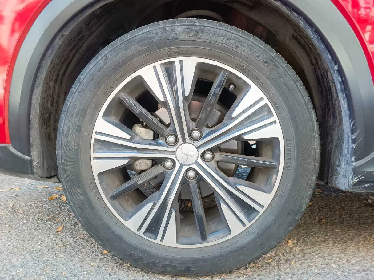 Car image 10