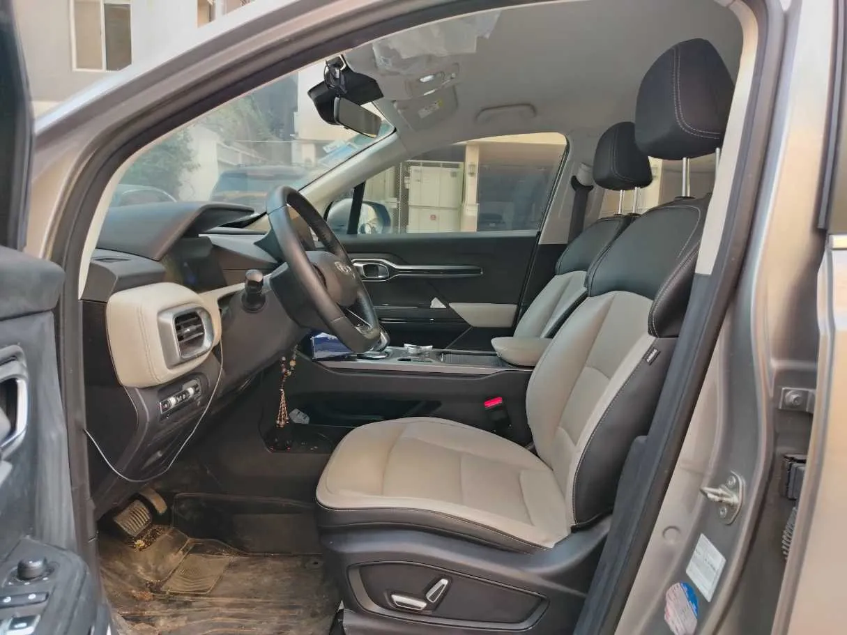 Car image 13