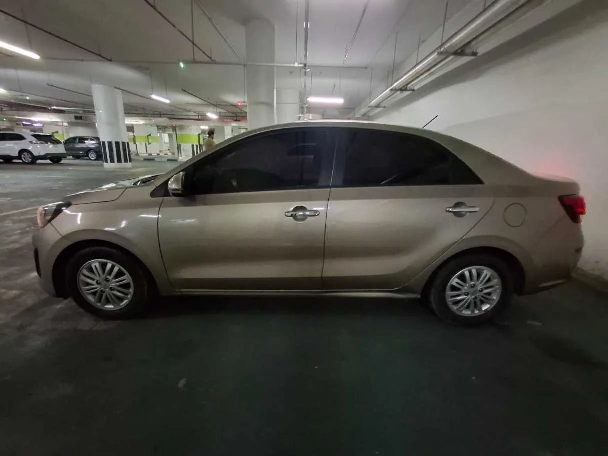 Car image 4