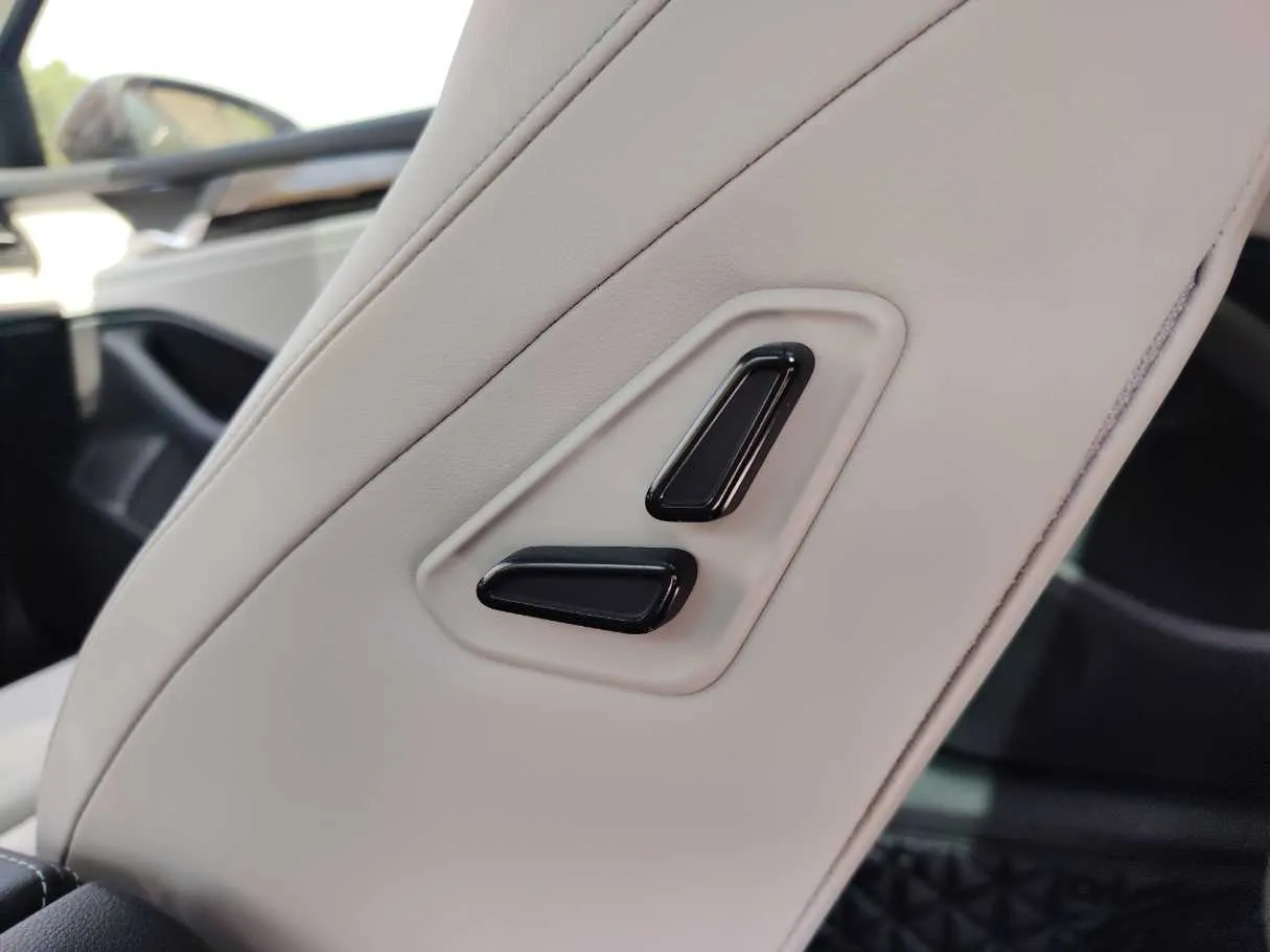 Car image 29