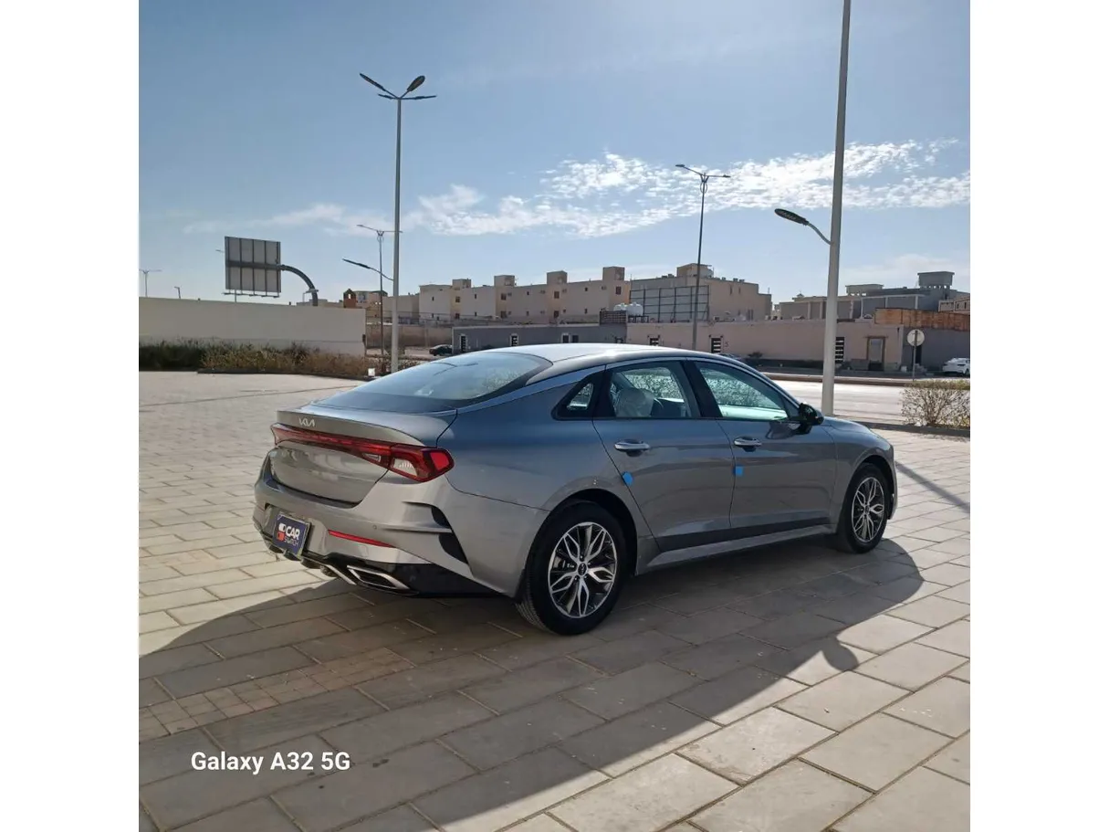 Car image 5