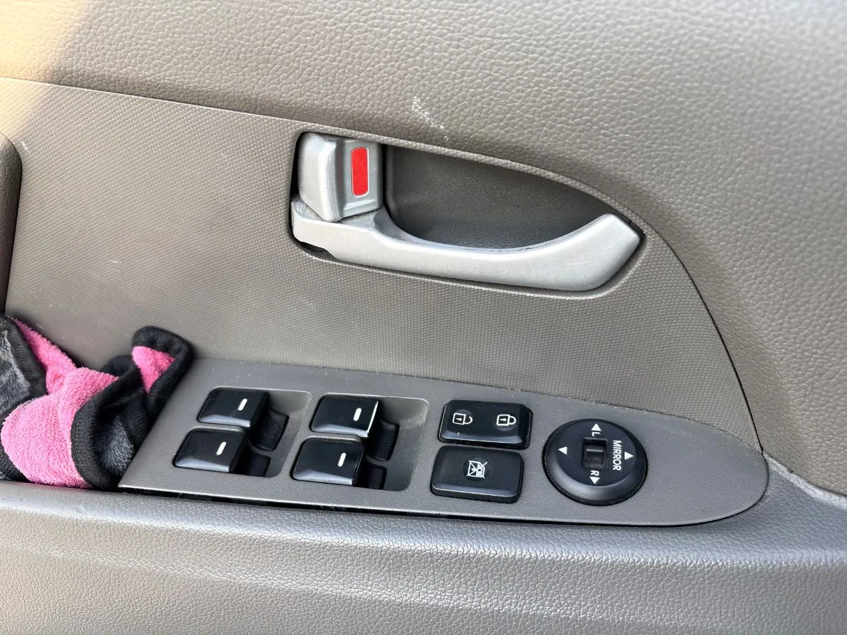 Car image 24