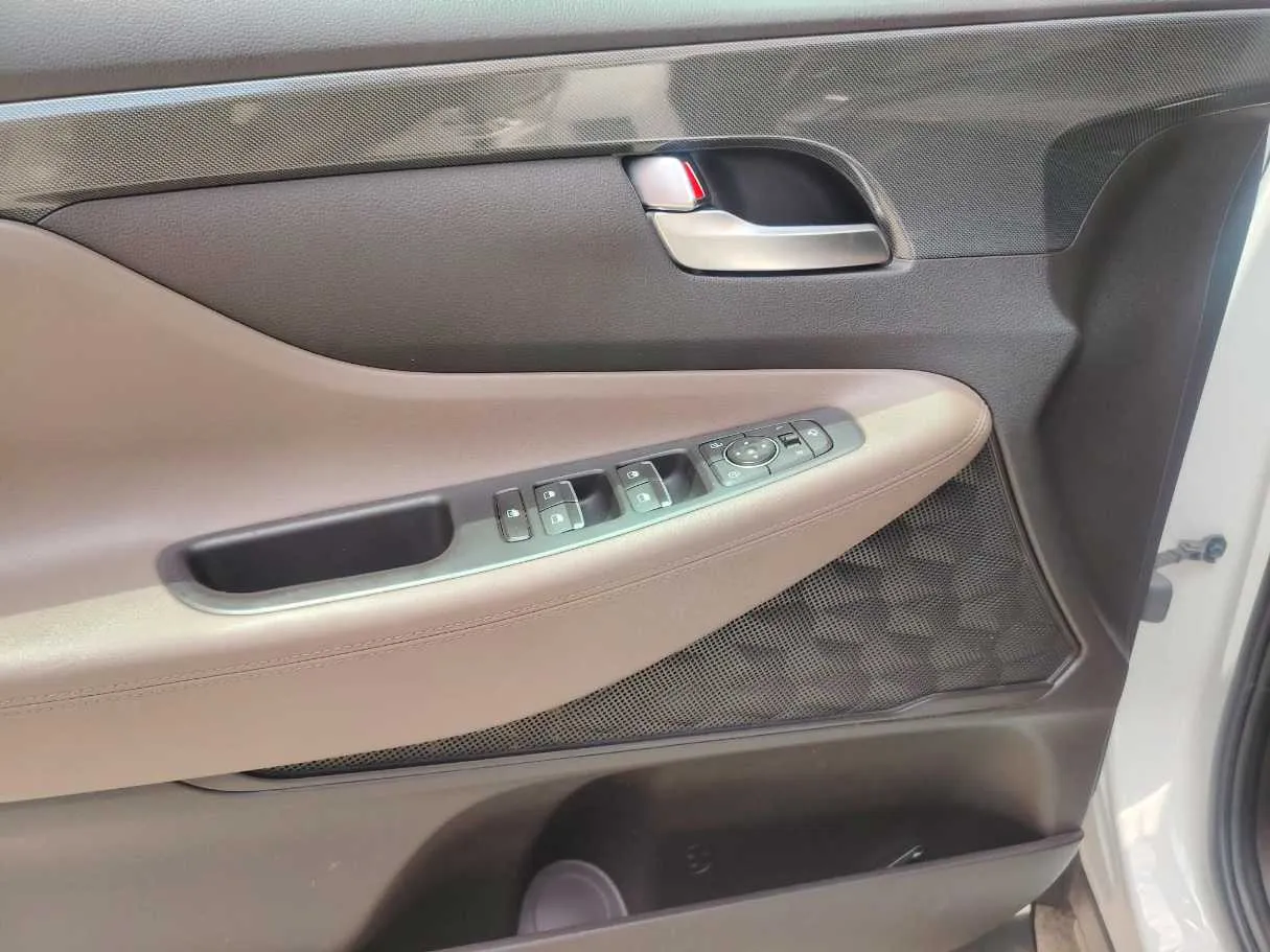 Car image 34