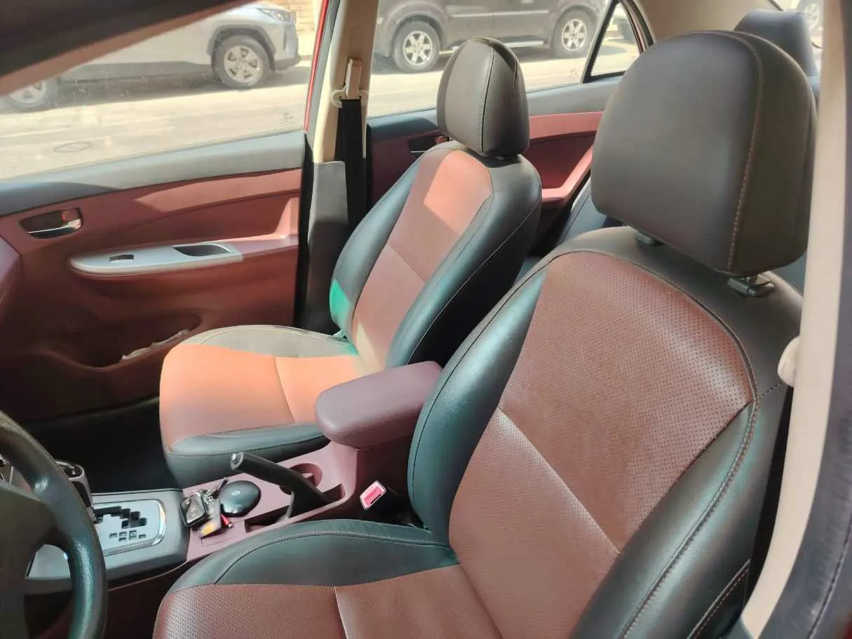 Car image 15