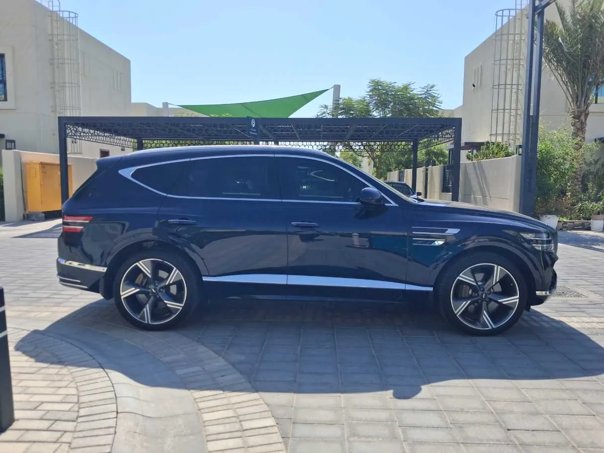 Car image 8