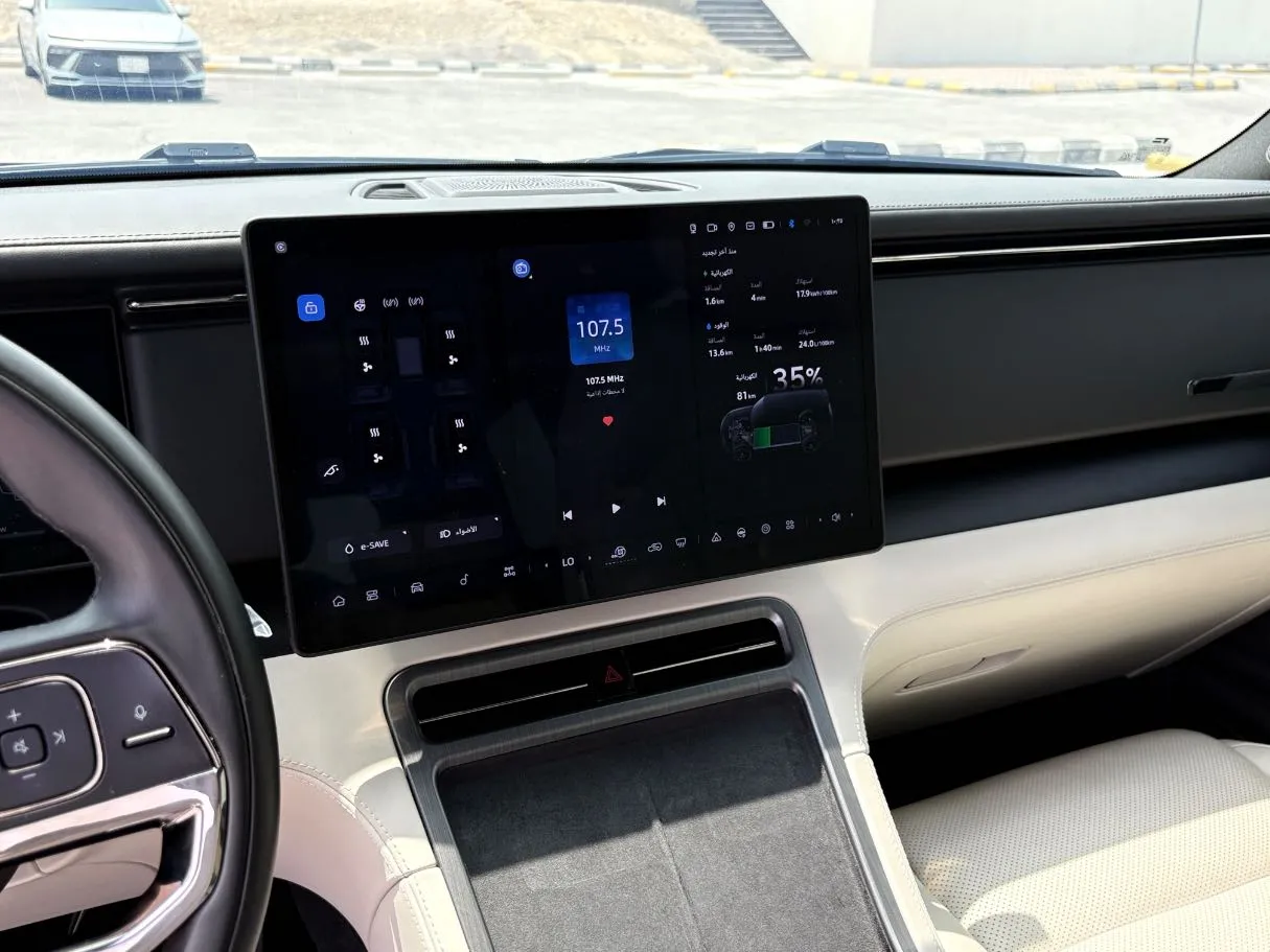 Car image 24