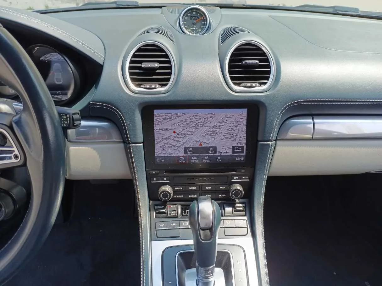 Car image 14