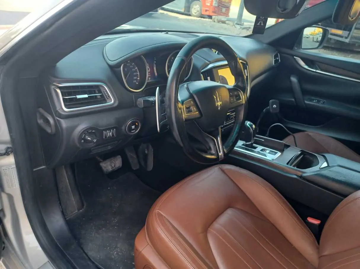 Car image 11