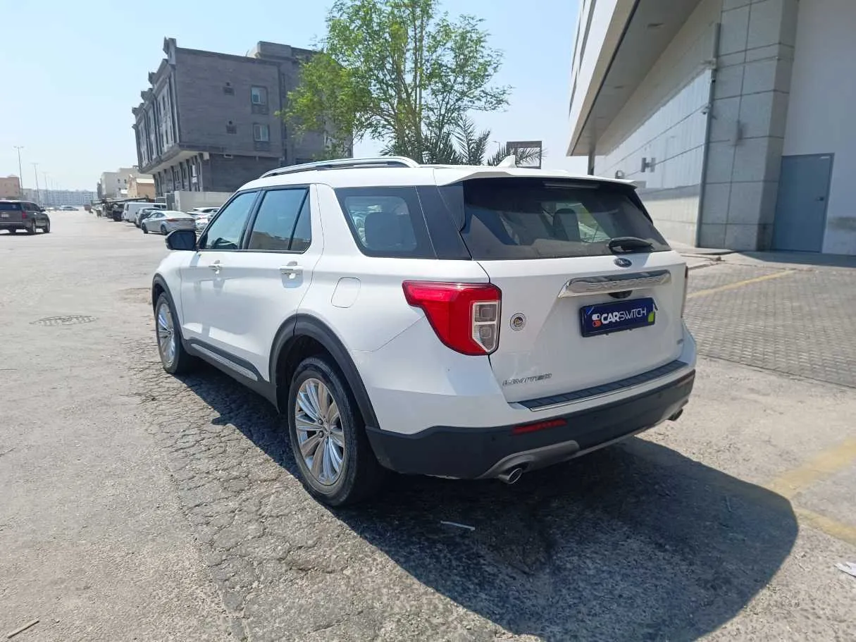 Car image 10