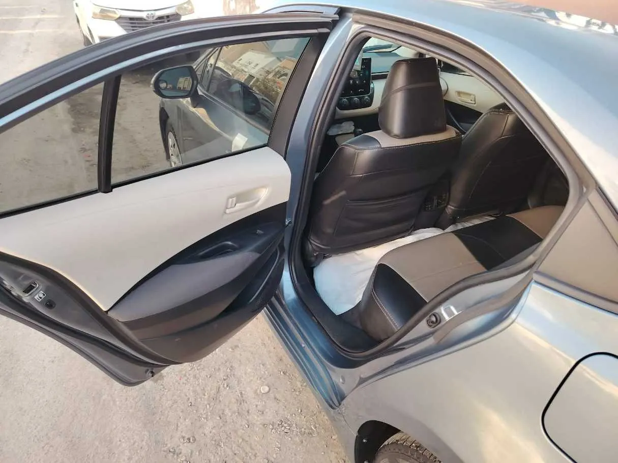 Car image 16