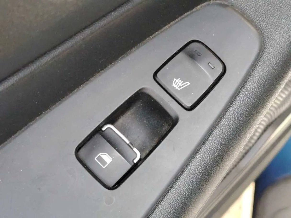 Car image 28