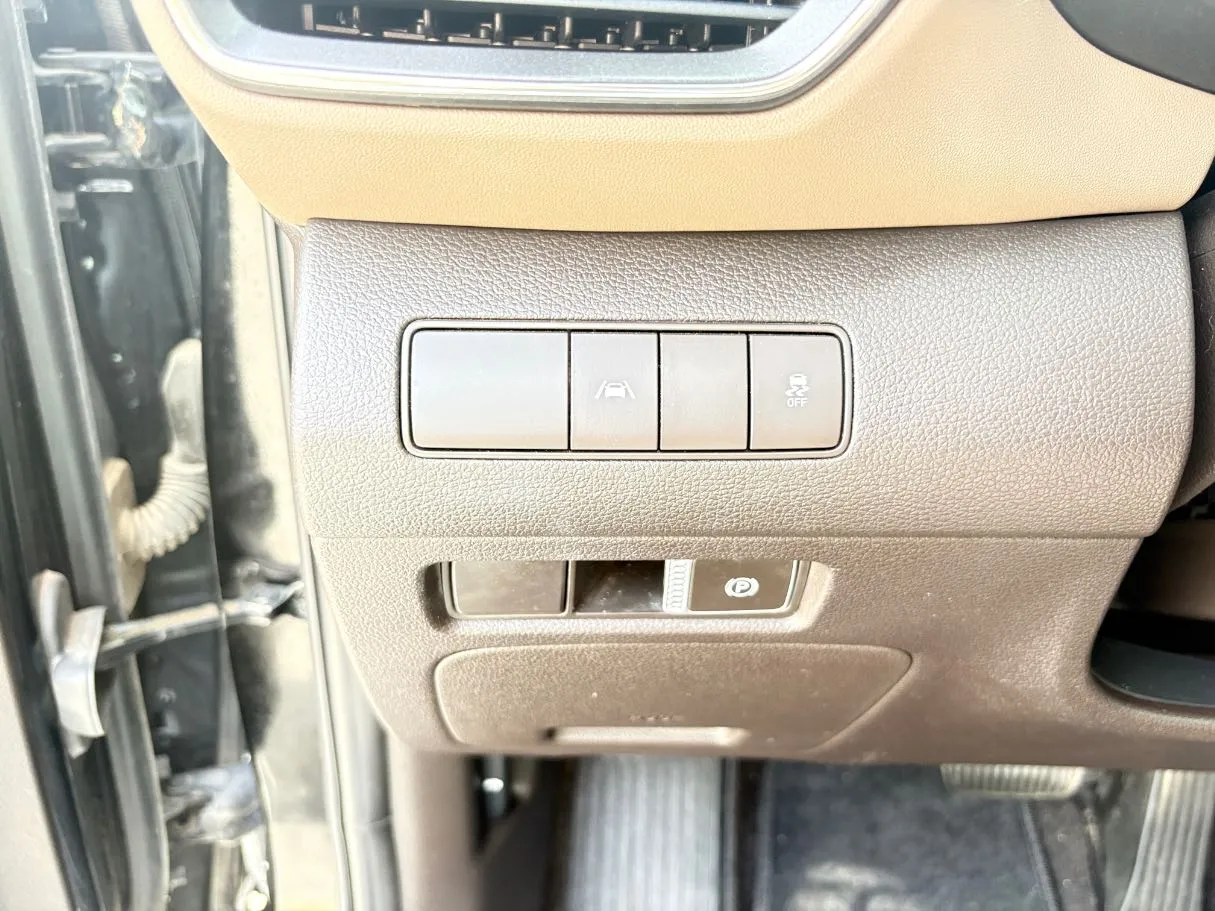 Car image 27