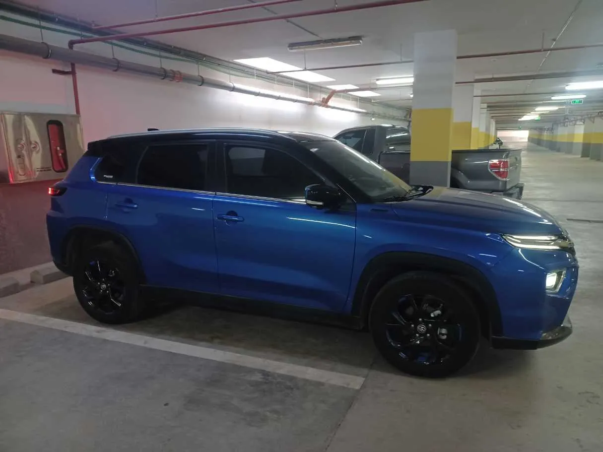 Car image 4