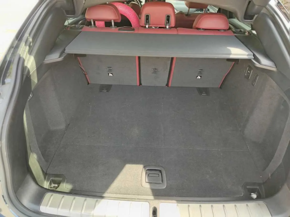 Car image 28