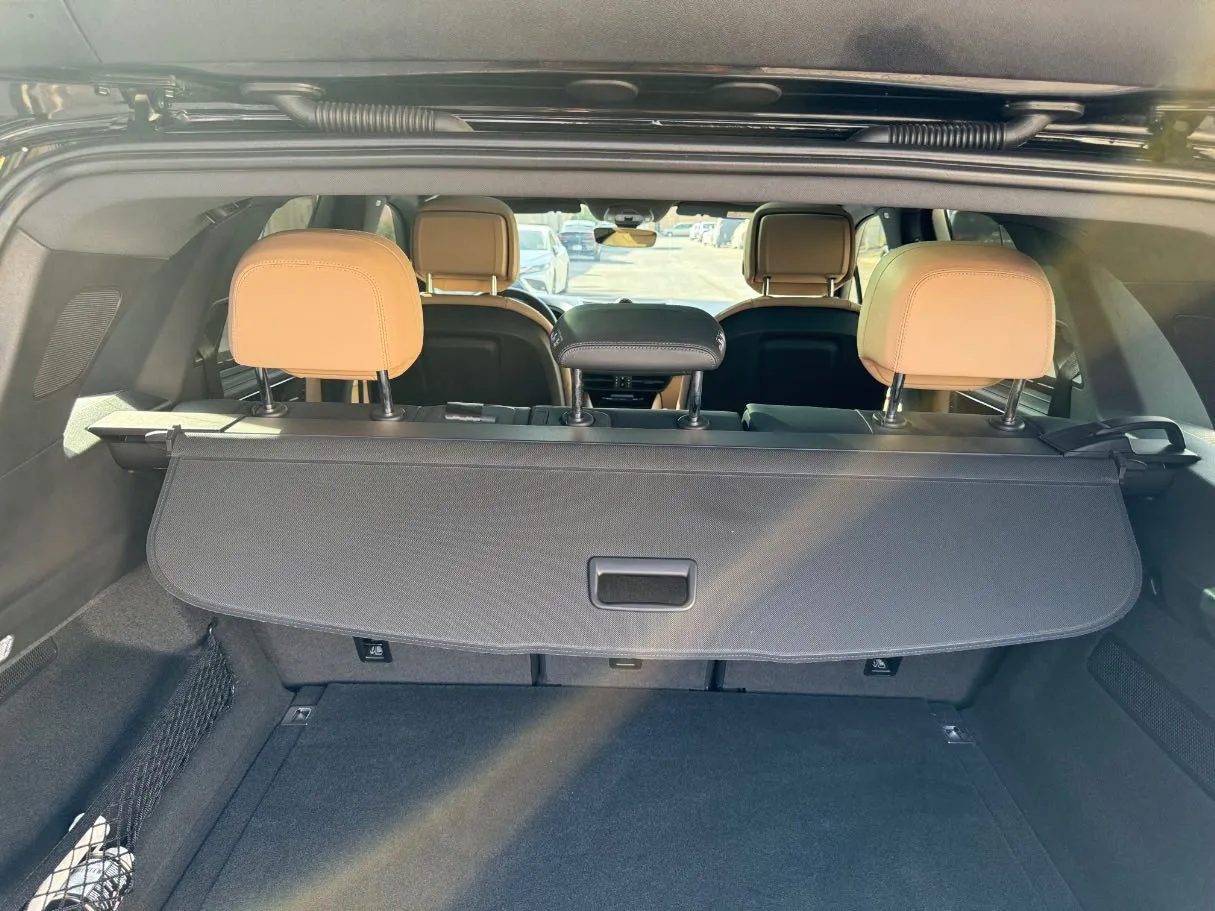Car image 26