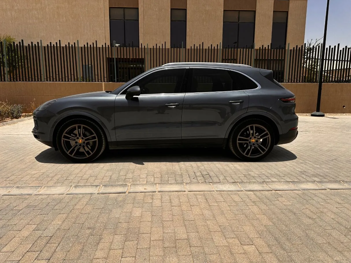 Car image 8
