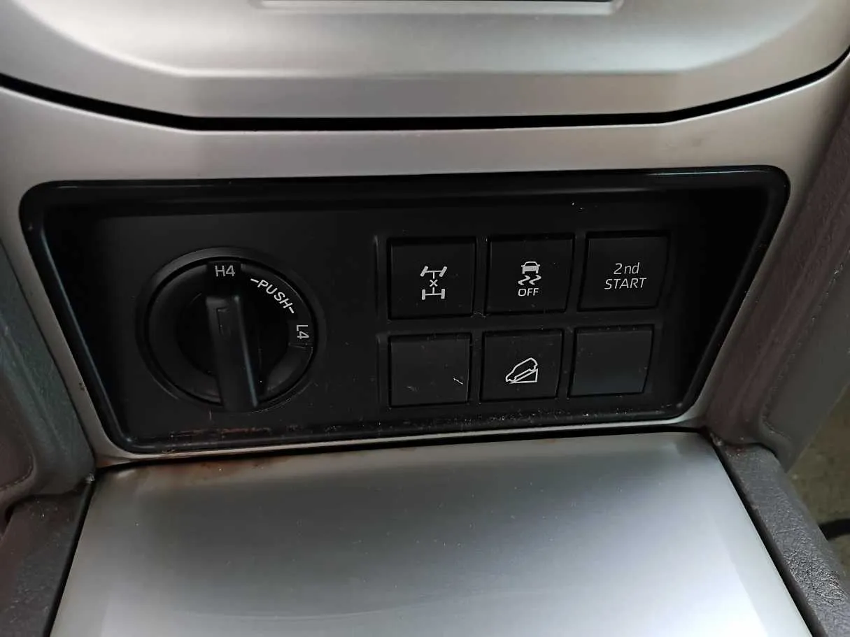 Car image 19