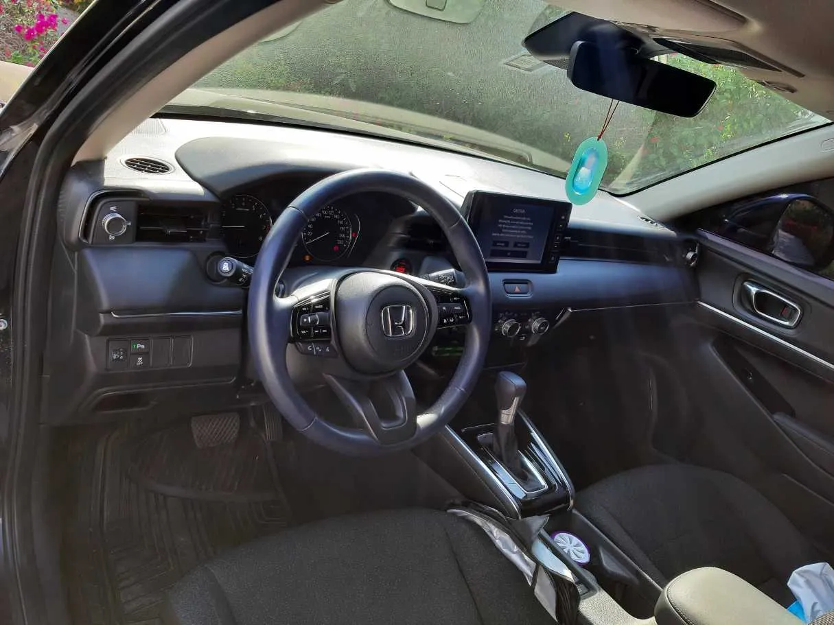 Car image 11