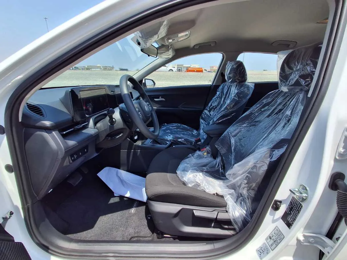 Car image 12