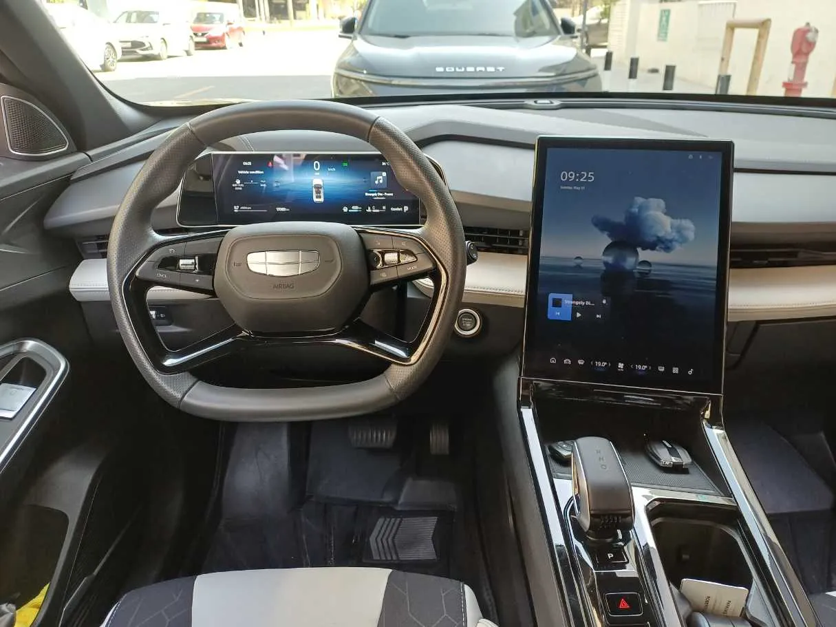 Car image 16