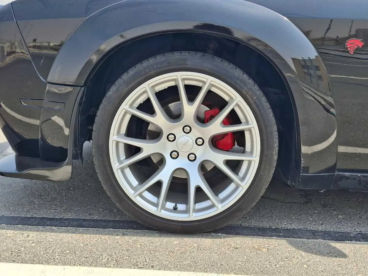 Car image 9