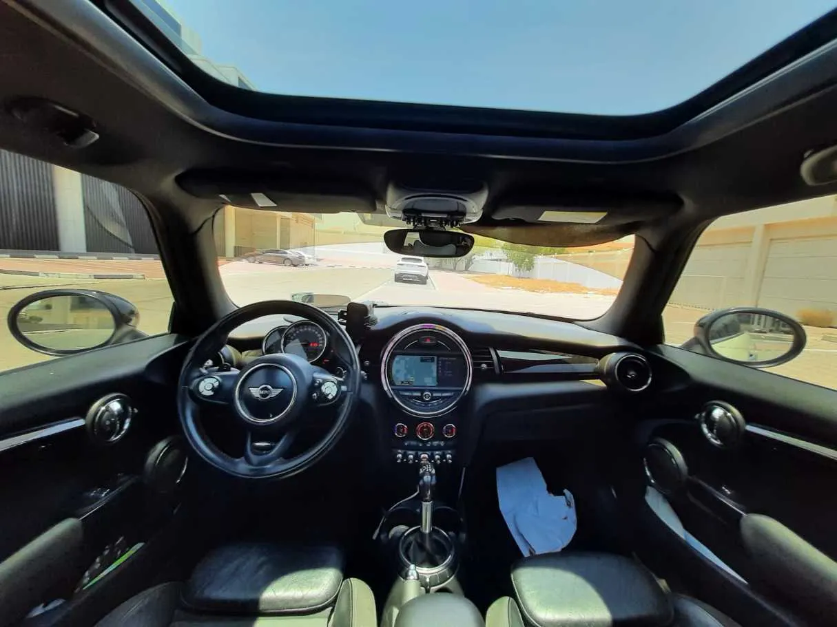 Car image 17