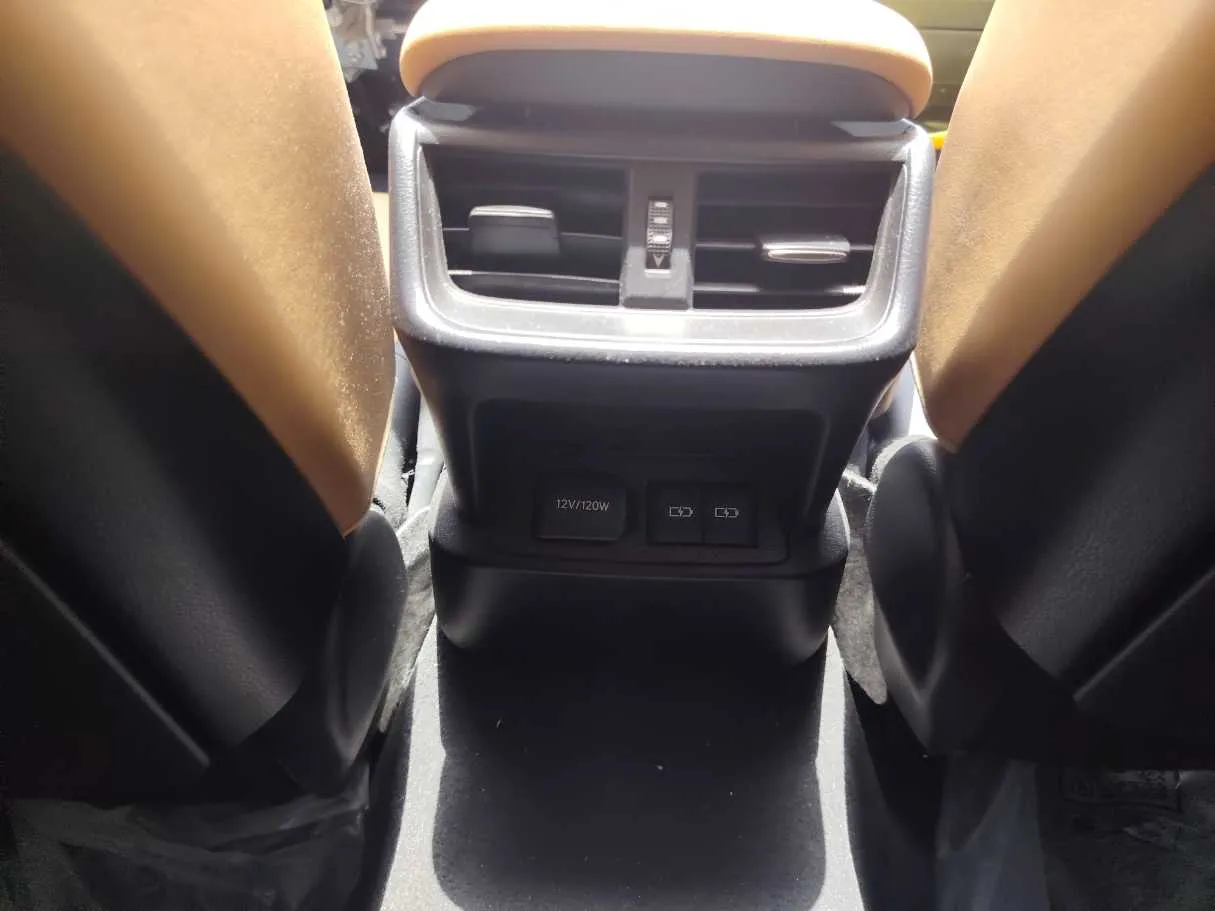 Car image 28