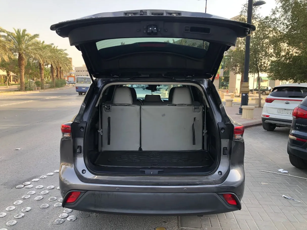 Car image 20